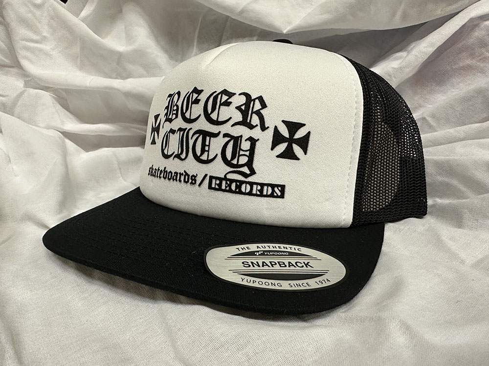 Iron Cross 'Snapback' trucker cap - white / black